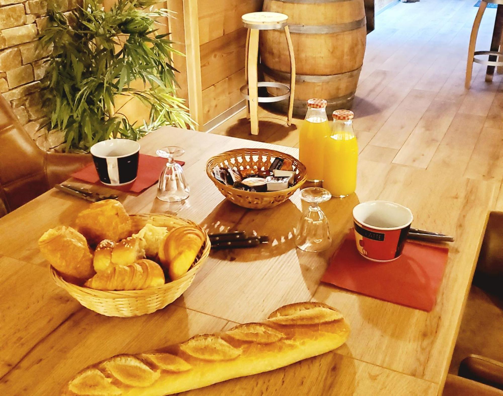 Del Vino Bar A Vin & Guitares Appartement Sauna Terrasse Garage Orchamps-Vennes Екстериор снимка